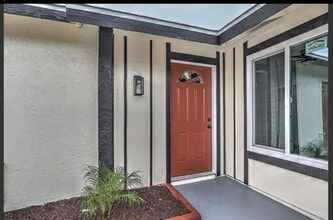 1320 Vinca Way in San Diego, CA - Building Photo - Building Photo