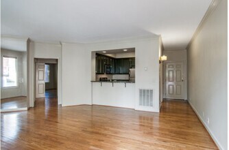 2110 Portland Ave in Nashville, TN - Foto de edificio - Building Photo