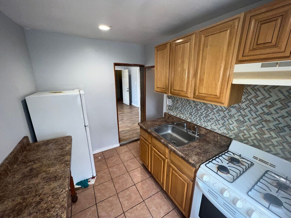 4910 Lancaster Ave in Philadelphia, PA - Building Photo