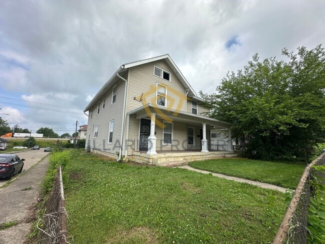 2704-2704 Highland Pl