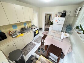 17 Price Rd, Unit 13 in Boston, MA - Building Photo