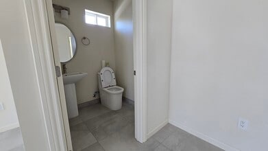 10931 Hayvenhurst Ave in Granada Hills, CA - Building Photo - Building Photo