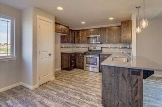 957 NW Oak Ave in Redmond, OR - Building Photo - Building Photo