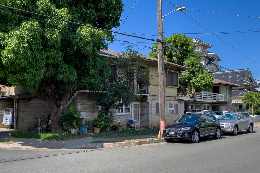 1129-1133 Elm St in Honolulu, HI - Building Photo