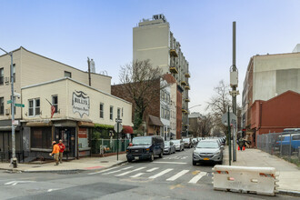 320 Eckford St in Brooklyn, NY - Building Photo - Building Photo