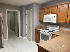 8068 Deerwood Dr in Daphne, AL - Building Photo - Building Photo