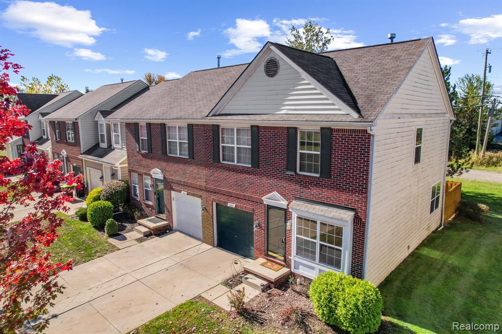 227 Tucker St in Pontiac, MI - Building Photo