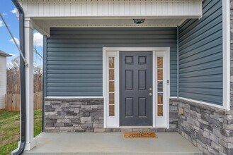 1004 Black Oak Cir in Clarksville, TN - Building Photo - Building Photo