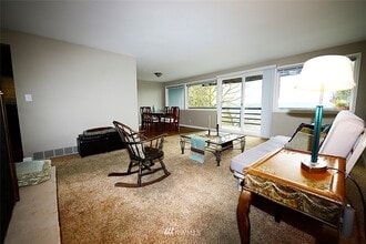 5012 Baker Ave NW, Unit Upstairs Right Room in Seattle, WA - Building Photo - Building Photo