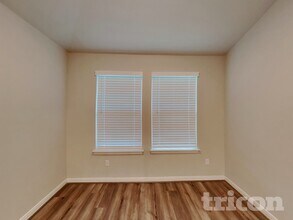 13618 Paxton Blvd in Saint Hedwig, TX - Foto de edificio - Building Photo