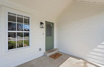 5004 Kentucky Ave in Nashville, TN - Foto de edificio - Building Photo