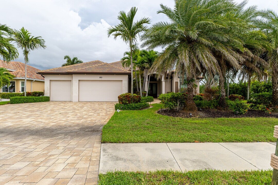 1823 Cape Coral Pkwy W in Cape Coral, FL - Building Photo