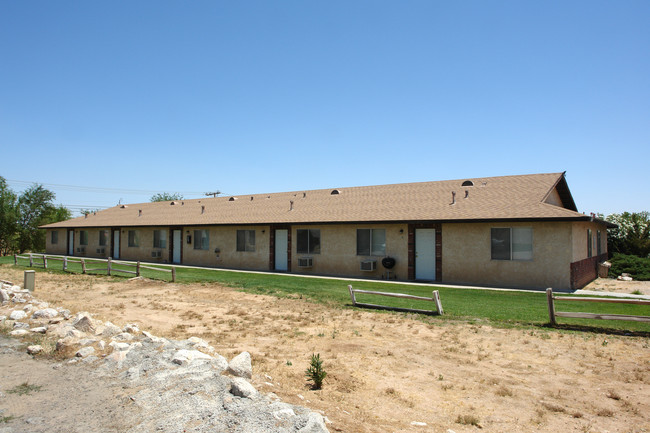 16388 Sequoia Ave in Hesperia, CA - Building Photo - Building Photo