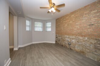 2647 N Sacramento Ave in Chicago, IL - Building Photo - Building Photo