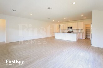 6728 Beehive Dr in San Antonio, TX - Building Photo - Building Photo