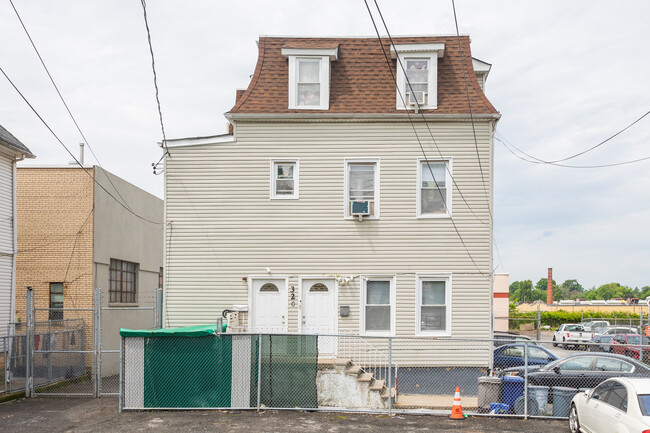 318 Clove Rd in Staten Island, NY - Building Photo - Building Photo