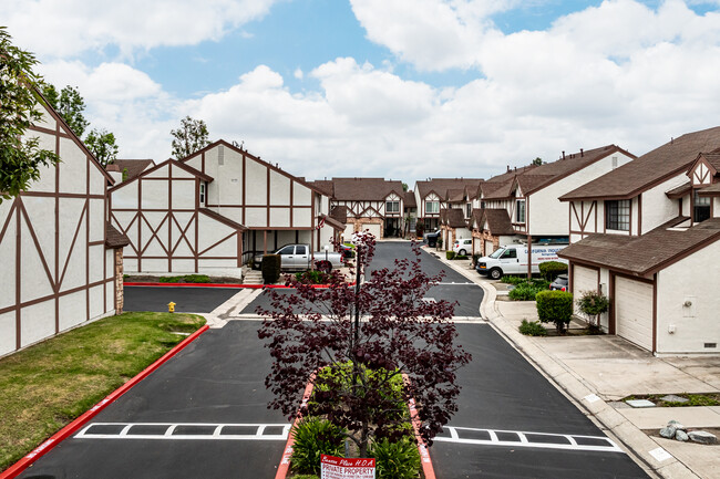 12951 Benson Ave in Chino, CA - Foto de edificio - Building Photo