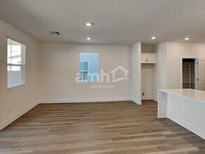 5855 Fly Fisher St in Las Vegas, NV - Building Photo - Building Photo