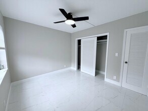2725 Middle River Dr, Unit 7 in Fort Lauderdale, FL - Building Photo - Building Photo