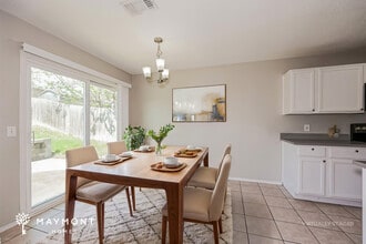 1515 Heritage Blvd, Unit 135 in Glenn Heights, TX - Building Photo - Building Photo