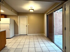221 Brookside Ln in Las Vegas, NV - Building Photo - Building Photo