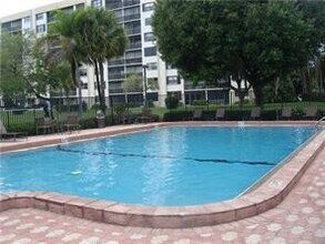 1248 S Military Trail in Deerfield Beach, FL - Building Photo - Building Photo