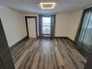 607 Manchester St, Unit 607 Manchster in Lansing, MI - Foto de edificio - Building Photo