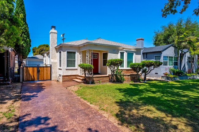 8807 Cimarron St in Los Angeles, CA - Building Photo - Building Photo