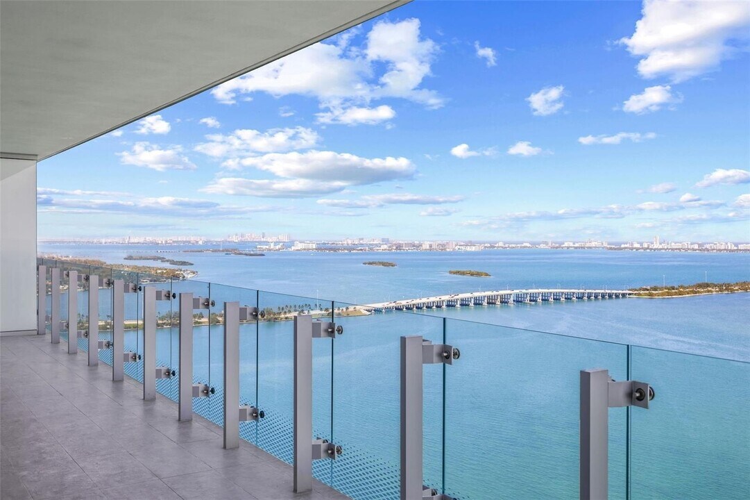 700 NE 26th Ter, Unit 3602 in Miami, FL - Building Photo