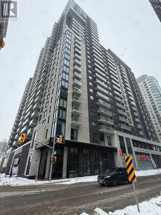 180 George St in Ottawa, ON - Building Photo