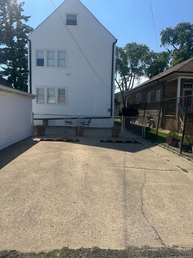 property at 5632 W Berenice Ave