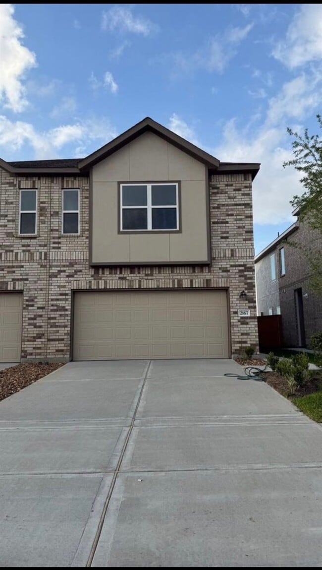 property at 2207 Salinas Dr