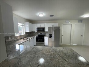 2268 NW 52nd St in Miami, FL - Building Photo - Building Photo