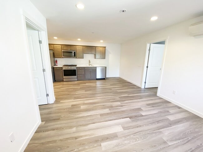 5111 S 175th St, Unit 1 in Seatac, WA - Building Photo - Building Photo