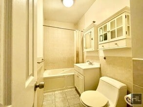 955 2nd Ave in New York, NY - Building Photo - Building Photo