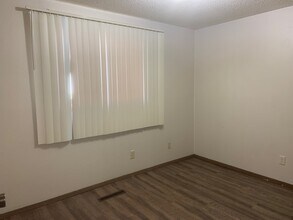 1718 14th Ave W, Unit 10 in Williston, ND - Building Photo - Building Photo