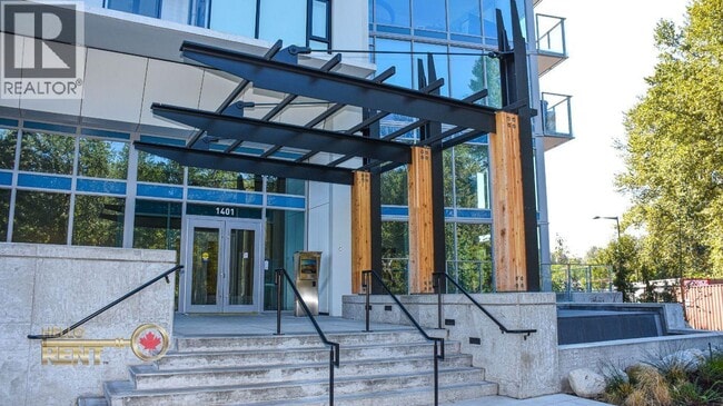 1401 Hunter St in North Vancouver, BC - Building Photo - Building Photo