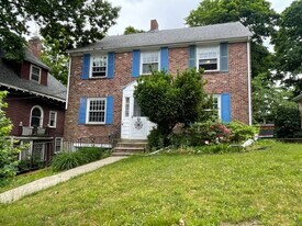 72 Summit Ave in Brookline, MA - Building Photo