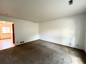 105 Wood Ct in East Peoria, IL - Building Photo - Building Photo