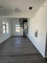 24 Elm St-Unit -204 in Paterson, NJ - Building Photo - Building Photo