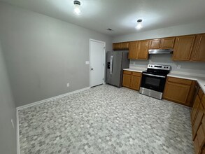 1322 Dogwood St in Ottawa, KS - Building Photo - Building Photo
