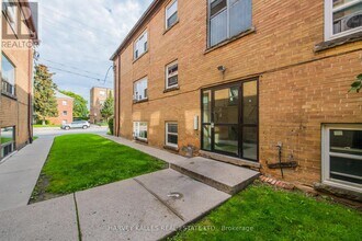 2905 St Clair Ave E in Toronto, ON - Building Photo - Building Photo