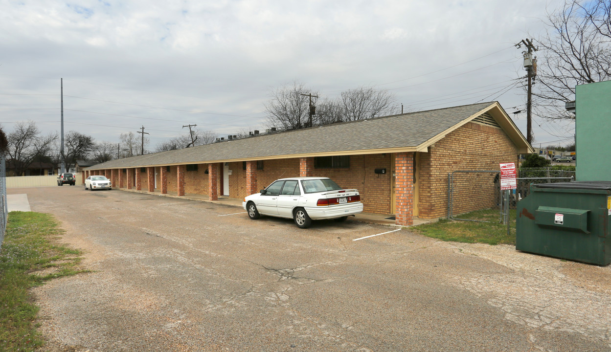 500 W Rancier Ave in Killeen, TX - Building Photo