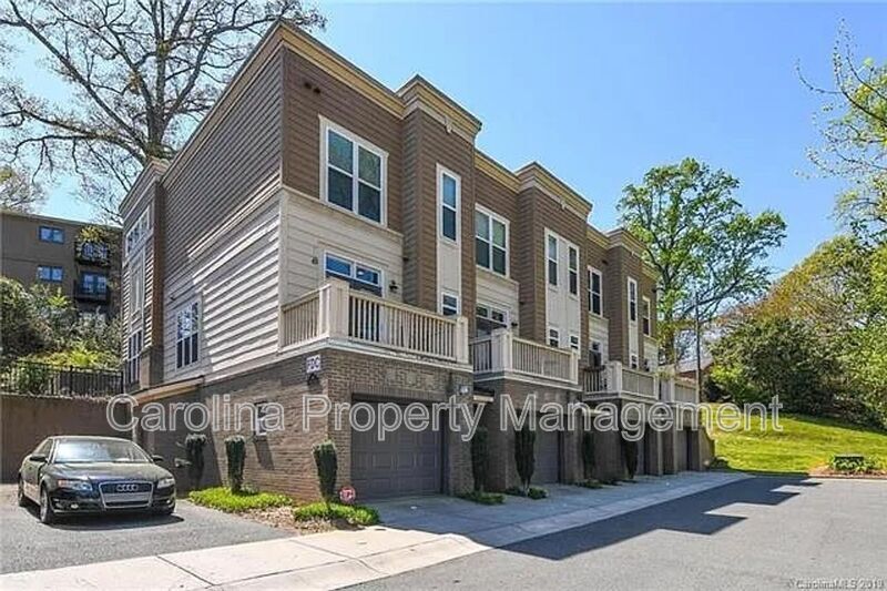 245 N Dotger Ave in Charlotte, NC - Building Photo