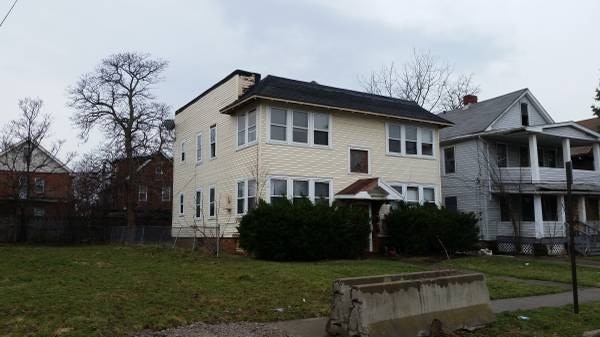 996 Evangeline Rd in Cleveland, OH - Building Photo