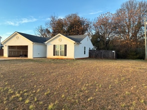 135 Ansley Dr in Lavonia, GA - Building Photo - Building Photo