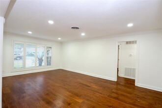 4839 McDermed Dr in Houston, TX - Foto de edificio - Building Photo