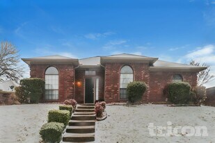 709 De Soto Dr in Desoto, TX - Building Photo