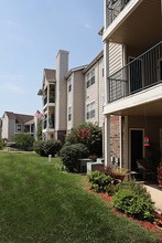 Cobblestone Village in Springfield, MO - Foto de edificio - Building Photo