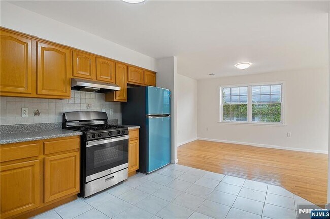 31-33 Chester Avenue Unit in Newark, NJ - Building Photo - Building Photo